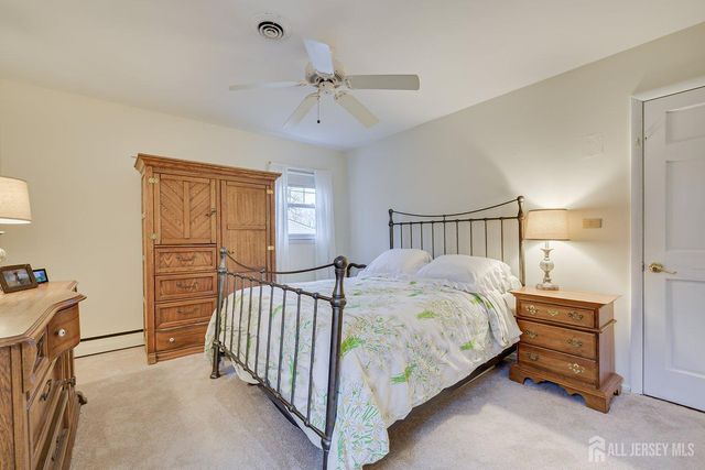 8 Adelphi Court, Edison, NJ 08837