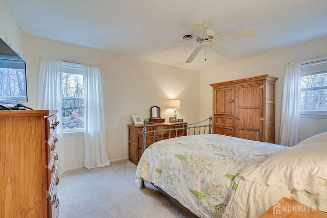 8 Adelphi Court, Edison, NJ 08837