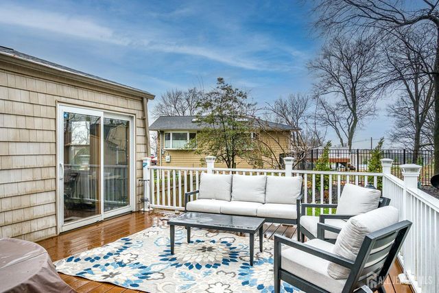 8 Adelphi Court, Edison, NJ 08837