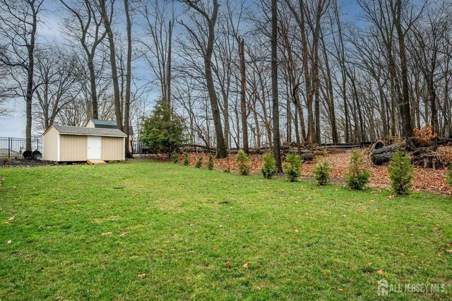 8 Adelphi Court, Edison, NJ 08837