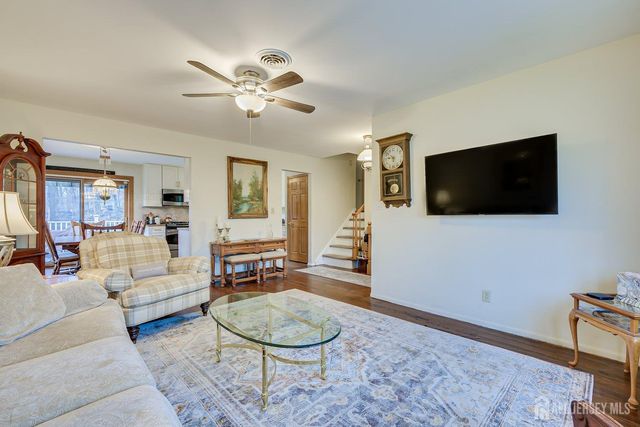 8 Adelphi Court, Edison, NJ 08837