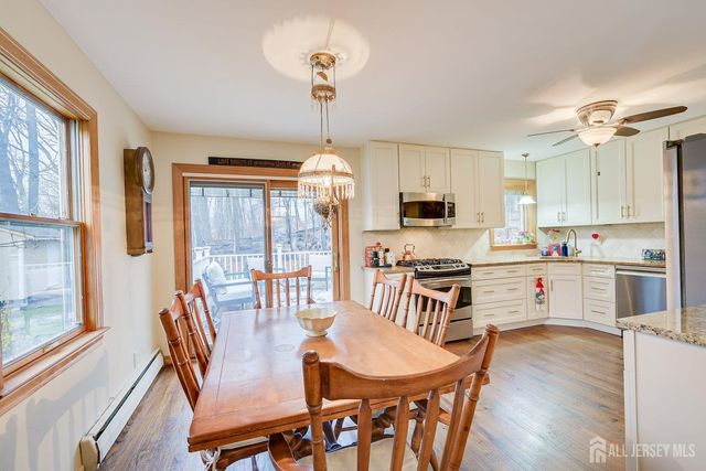 8 Adelphi Court, Edison, NJ 08837