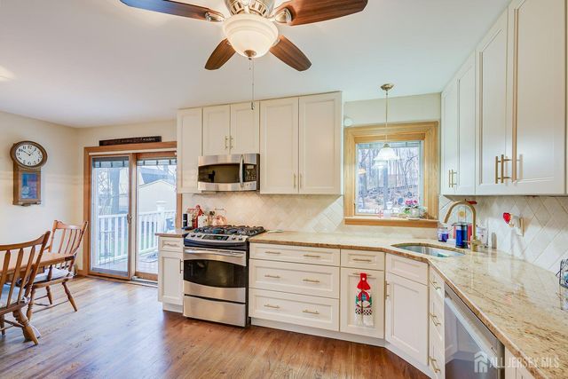 8 Adelphi Court, Edison, NJ 08837