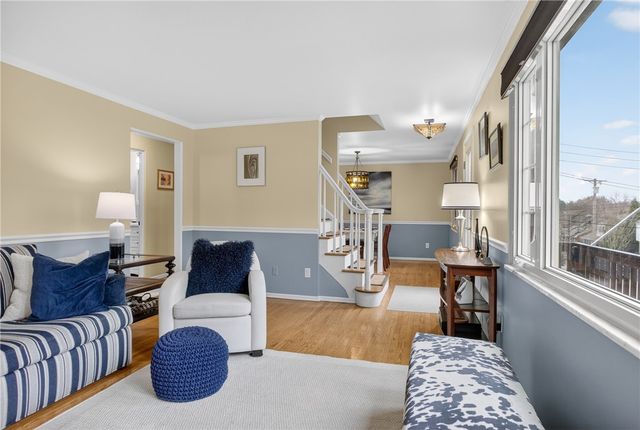 832 Ella St, Mt Lebanon, PA 15243