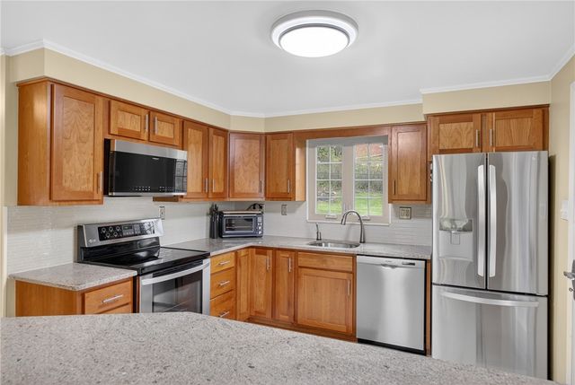 832 Ella St, Mt Lebanon, PA 15243