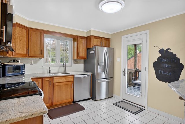 832 Ella St, Mt Lebanon, PA 15243