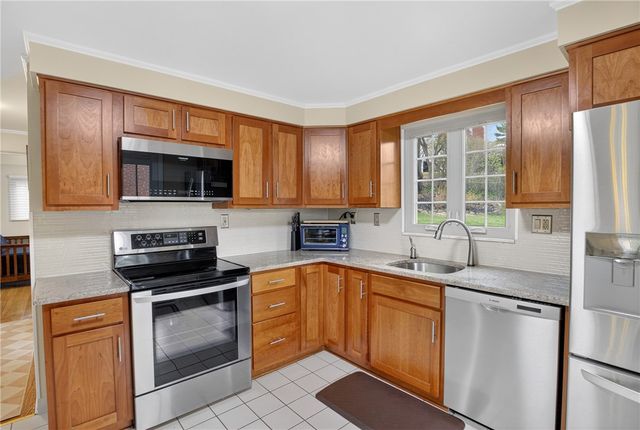 832 Ella St, Mt Lebanon, PA 15243