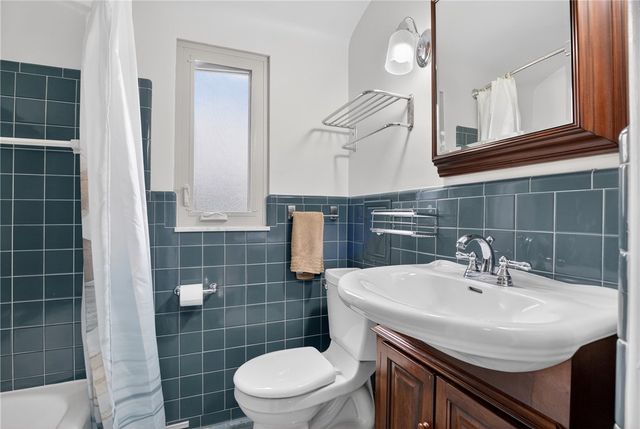 832 Ella St, Mt Lebanon, PA 15243