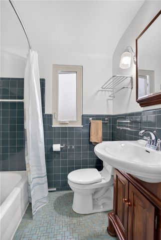 832 Ella St, Mt Lebanon, PA 15243