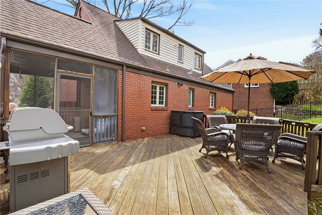 832 Ella St, Mt Lebanon, PA 15243