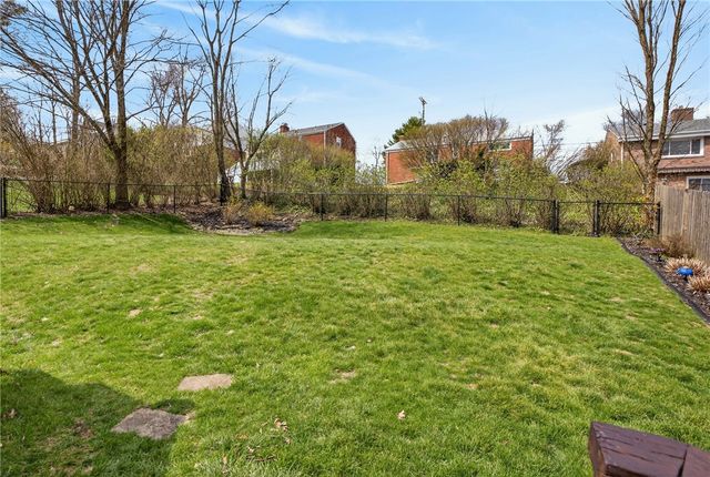 832 Ella St, Mt Lebanon, PA 15243