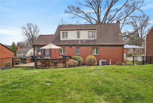 832 Ella St, Mt Lebanon, PA 15243