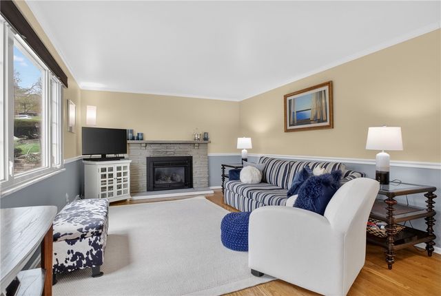 832 Ella St, Mt Lebanon, PA 15243