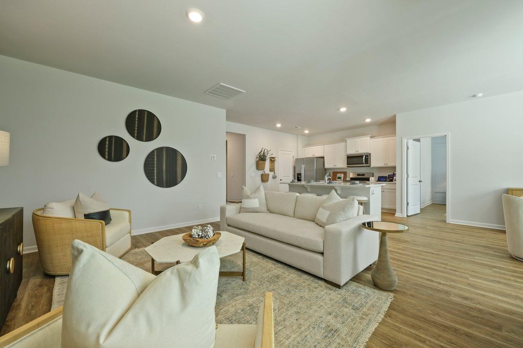 Image 16 of property listing at 1023 Laurel Oaks Drive, Summerville, SC 29483