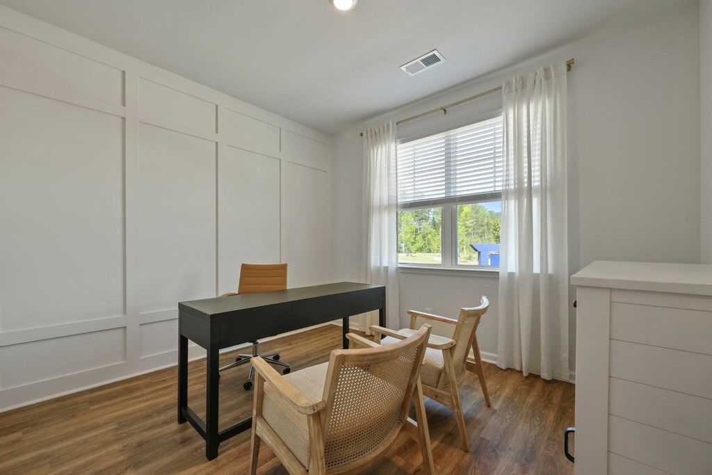 Image 22 of property listing at 1023 Laurel Oaks Drive, Summerville, SC 29483