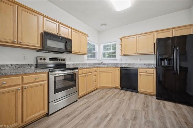 492 Shakespeare DR, Virginia Beach, VA 23452