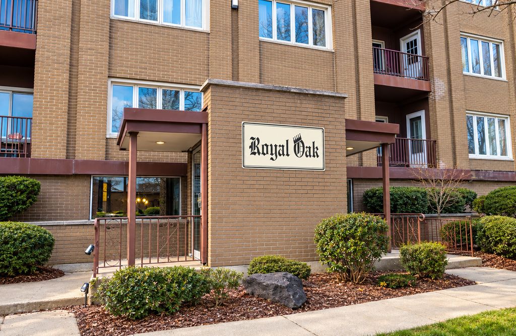 10048 S Pulaski Road 2C, Oak Lawn, IL 60453 — photo 2