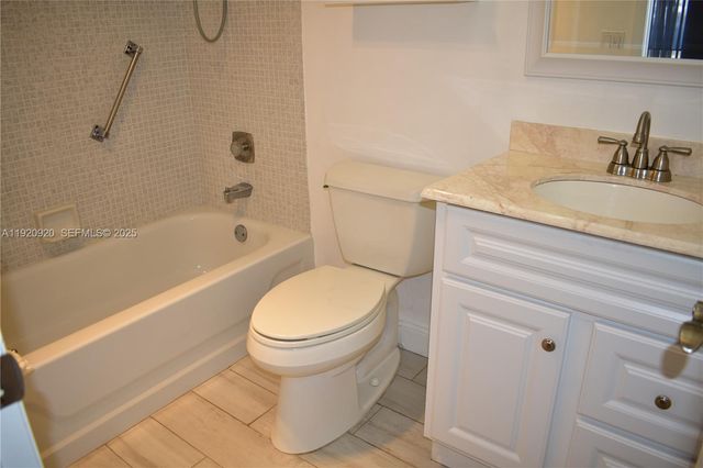 9360 Sunrise Lakes Blvd 111, Sunrise, FL 33322