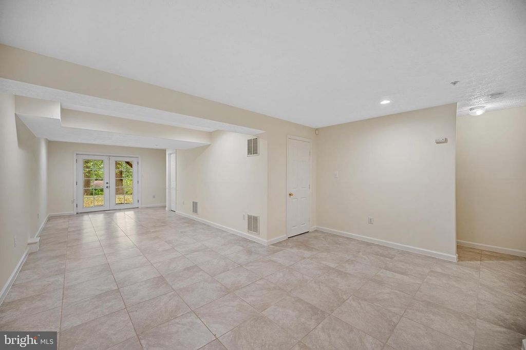 8407 HILLVIEW, Landover, MD 20785