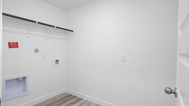 13 Robin Court, Angleton, TX 77515