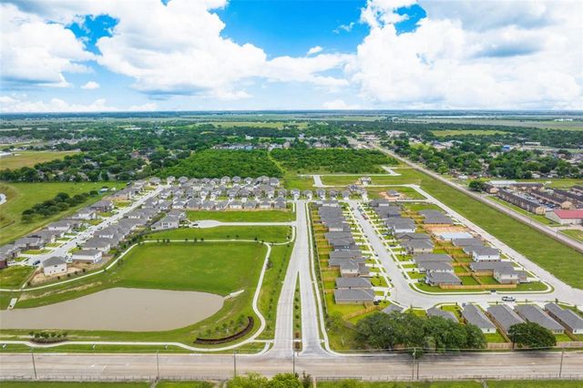 13 Robin Court, Angleton, TX 77515