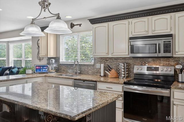 4062 Bristol Bay Drive, St Charles, MO 63304