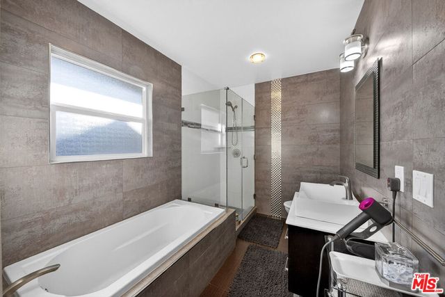 416 S Van Ness Avenue, Los Angeles, CA 90020