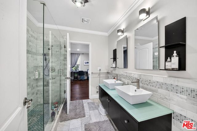 416 S Van Ness Avenue, Los Angeles, CA 90020