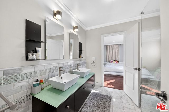 416 S Van Ness Avenue, Los Angeles, CA 90020