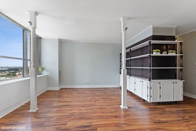 655 W IRVING PARK Road 1911, Chicago, IL 60613