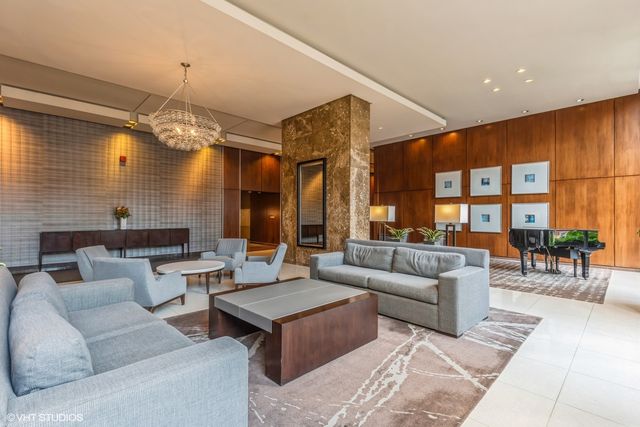 655 W IRVING PARK Road 1911, Chicago, IL 60613