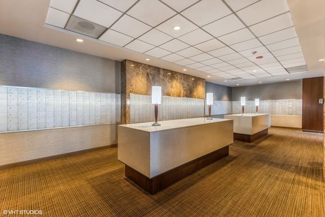 655 W IRVING PARK Road 1911, Chicago, IL 60613