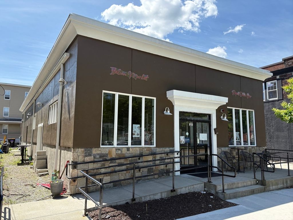 181 Shrewsbury St, Worcester, MA 01604