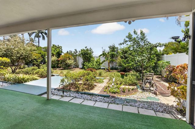 2305 SW 23rd Cranbrook Drive, Boynton Beach, FL 33436