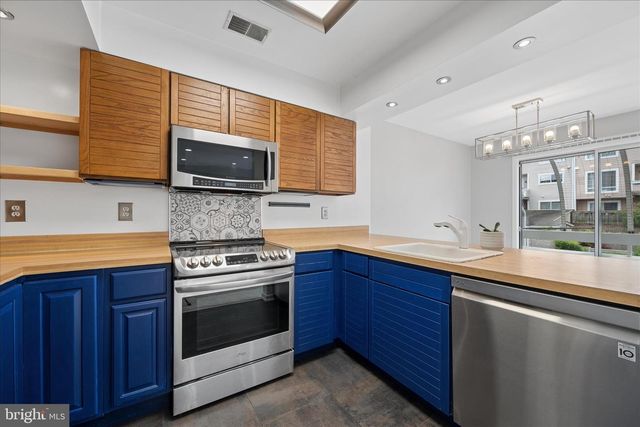 9817 SAILFISH TER, Montgomery Village, MD 20886