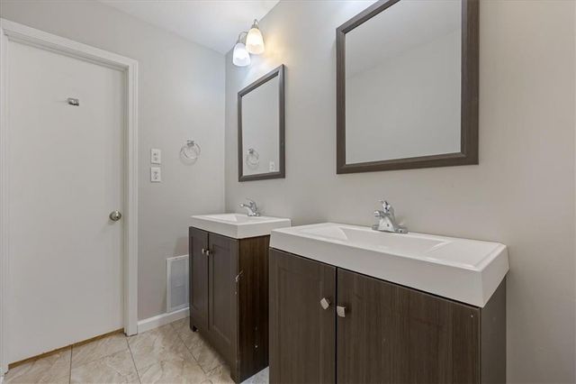 9905 Wayne Avenue, Kansas City, MO 64131