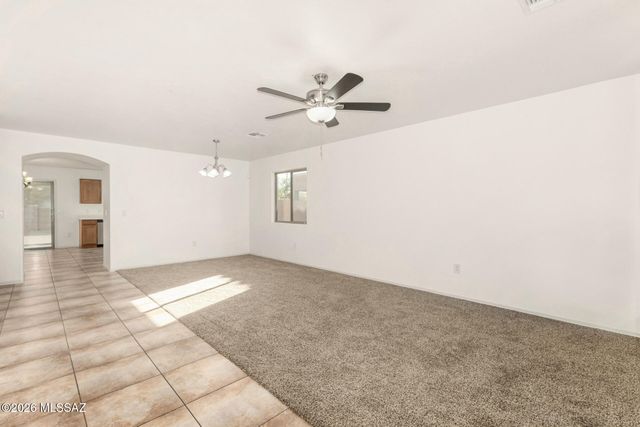 633 W Calle Marojo, Sahuarita, AZ 85629