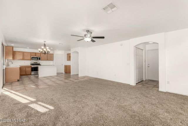 633 W Calle Marojo, Sahuarita, AZ 85629