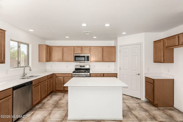 633 W Calle Marojo, Sahuarita, AZ 85629