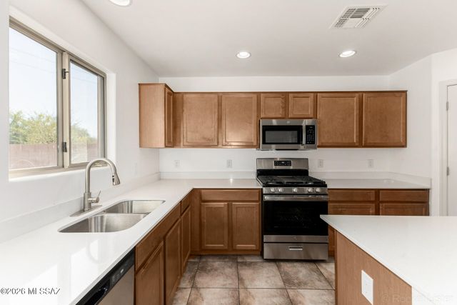 633 W Calle Marojo, Sahuarita, AZ 85629