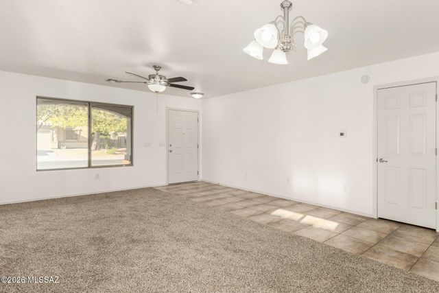 633 W Calle Marojo, Sahuarita, AZ 85629