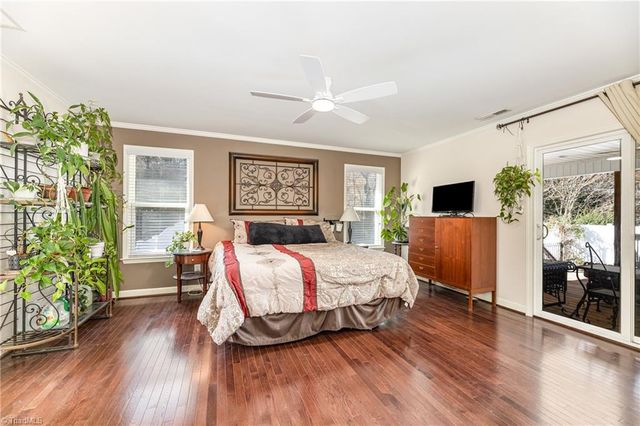 300 Gloucestershire Road, Winston-salem, NC 27104