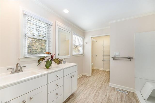 300 Gloucestershire Road, Winston-salem, NC 27104