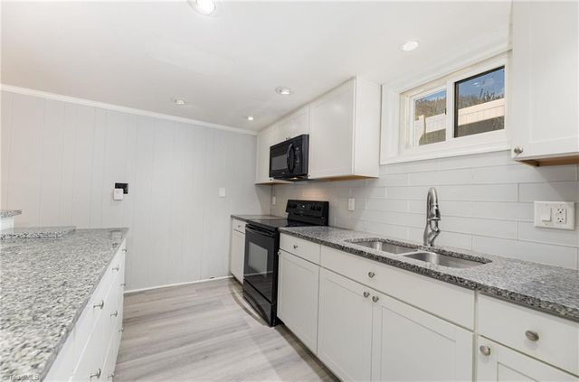 300 Gloucestershire Road, Winston-salem, NC 27104