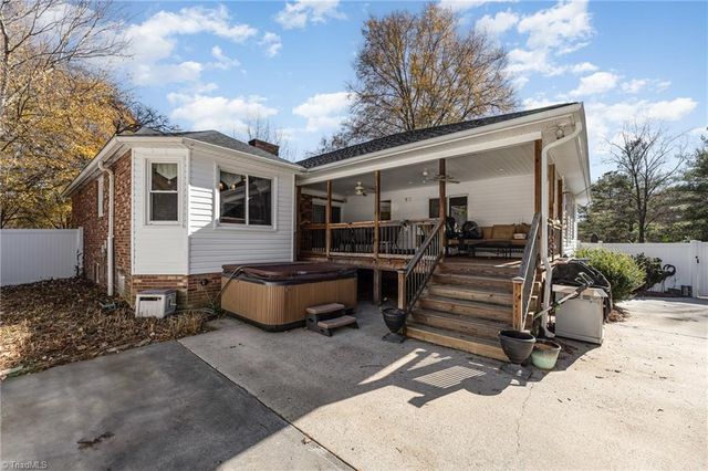 300 Gloucestershire Road, Winston-salem, NC 27104