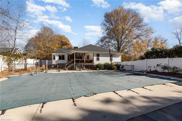 300 Gloucestershire Road, Winston-salem, NC 27104