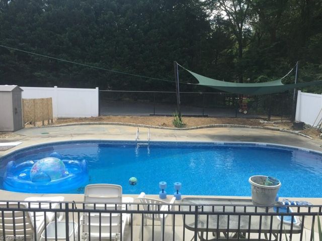 300 Gloucestershire Road, Winston-salem, NC 27104