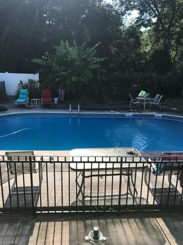 300 Gloucestershire Road, Winston-salem, NC 27104