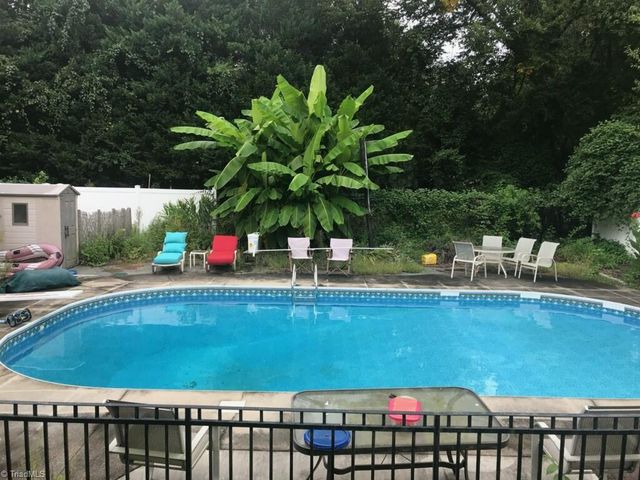 300 Gloucestershire Road, Winston-salem, NC 27104