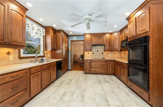 300 Gloucestershire Road, Winston-salem, NC 27104